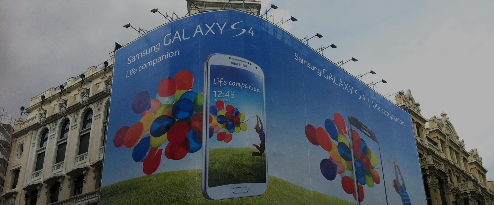 PUBLICIDAD EN FACHADA